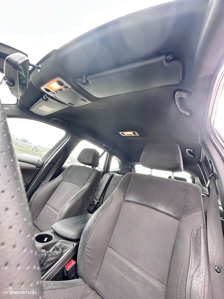 BMW X1 18 d sDrive Pack M - 32