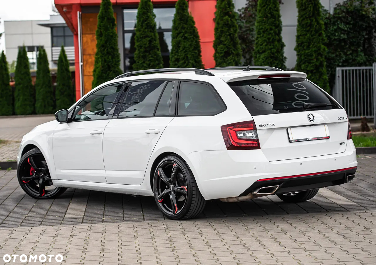Skoda Octavia Combi 2.0 TDI DSG RS - 9