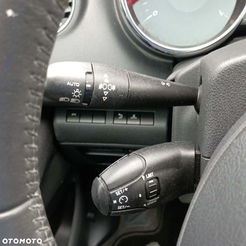 Peugeot 5008 1.6 THP Family 7os - 26