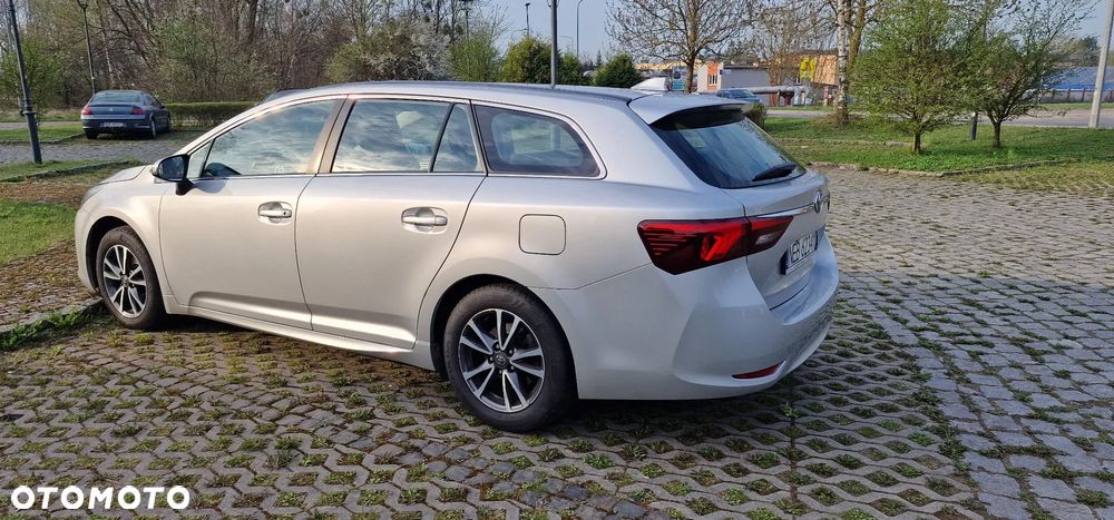Toyota Avensis 1.8 Premium - 6