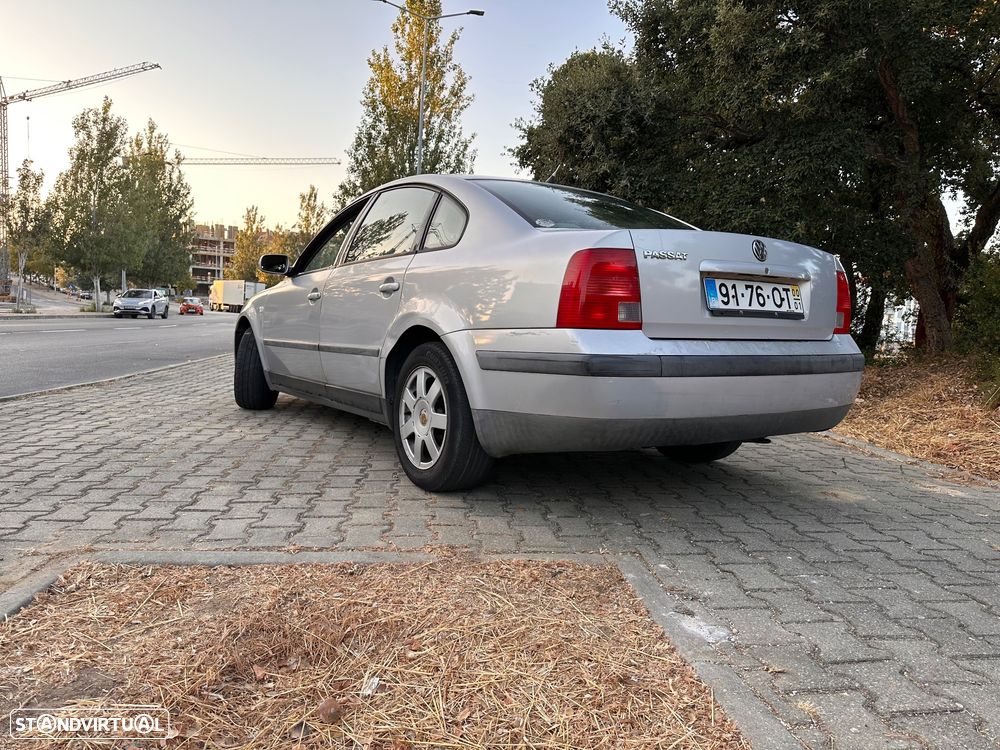 VW Passat 1.6 Confortline - 2
