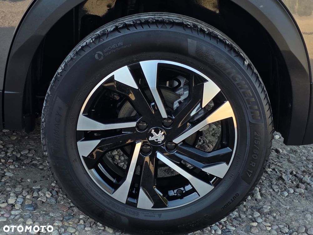 Peugeot 2008 1.2 Pure Tech GPF Allure S&S - 12