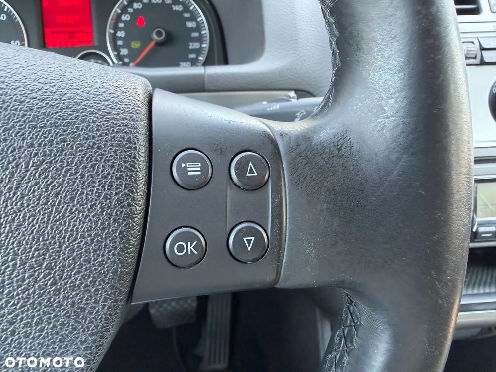 Volkswagen Touran 2.0 TDI DPF BlueMotion Technology DSG STYLE - 19