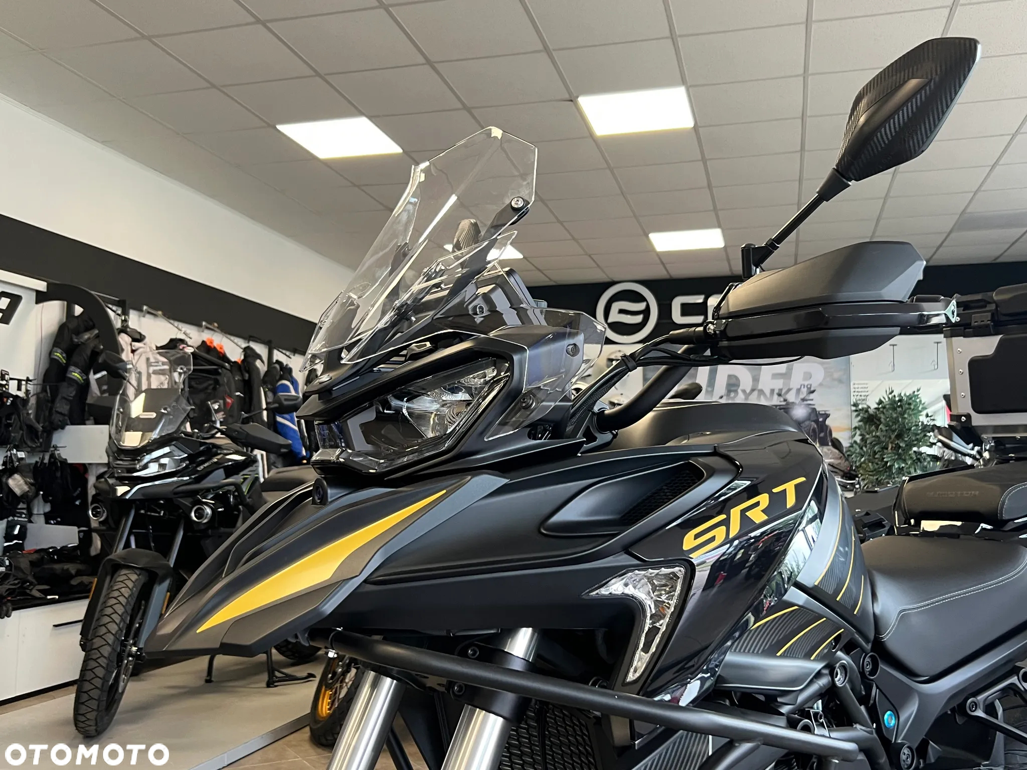 QJMOTOR 900 S - 3