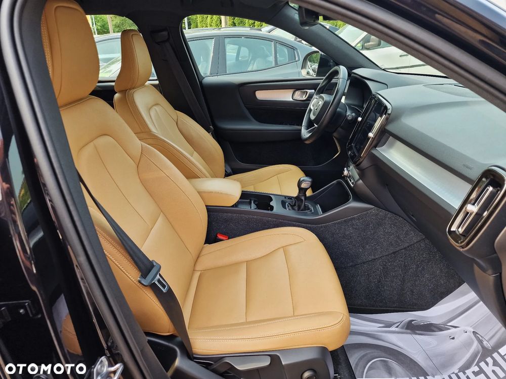 Volvo XC 40 D3 Momentum Pro - 22