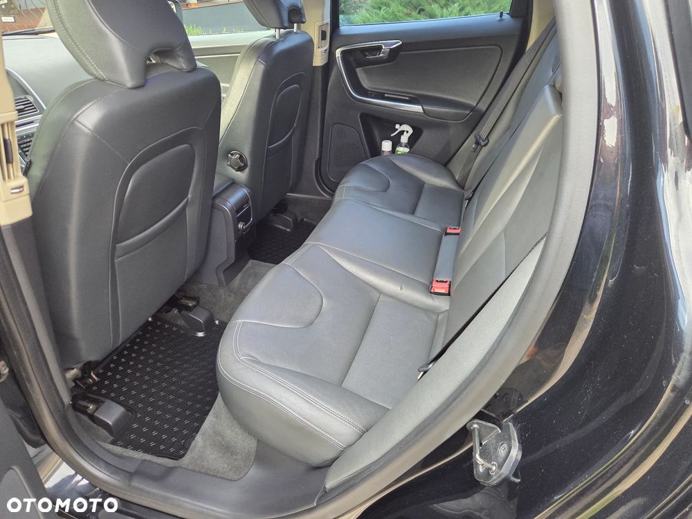 Volvo XC 60 D4 Momentum - 4