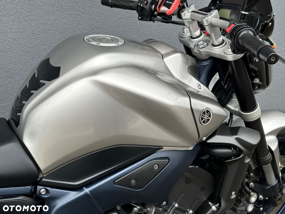 Yamaha FZ - 12