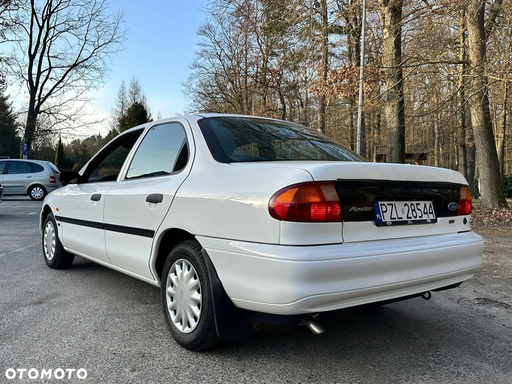 Ford Mondeo 1.6 CLX - 15