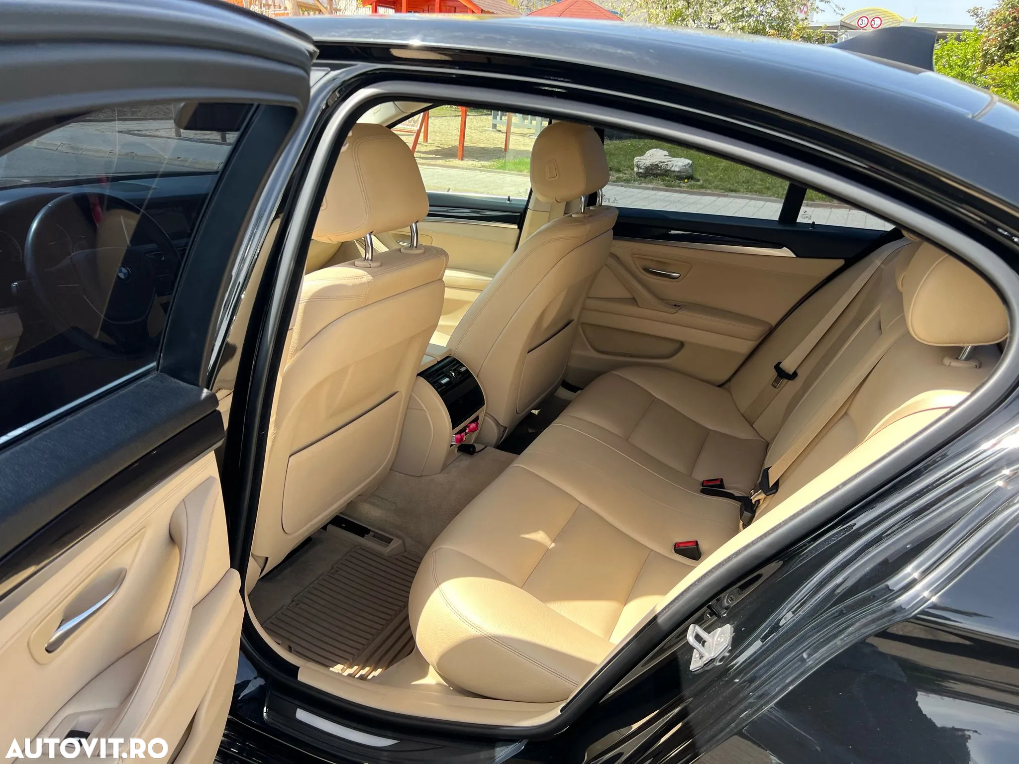 BMW Seria 5 525d xDrive AT - 9