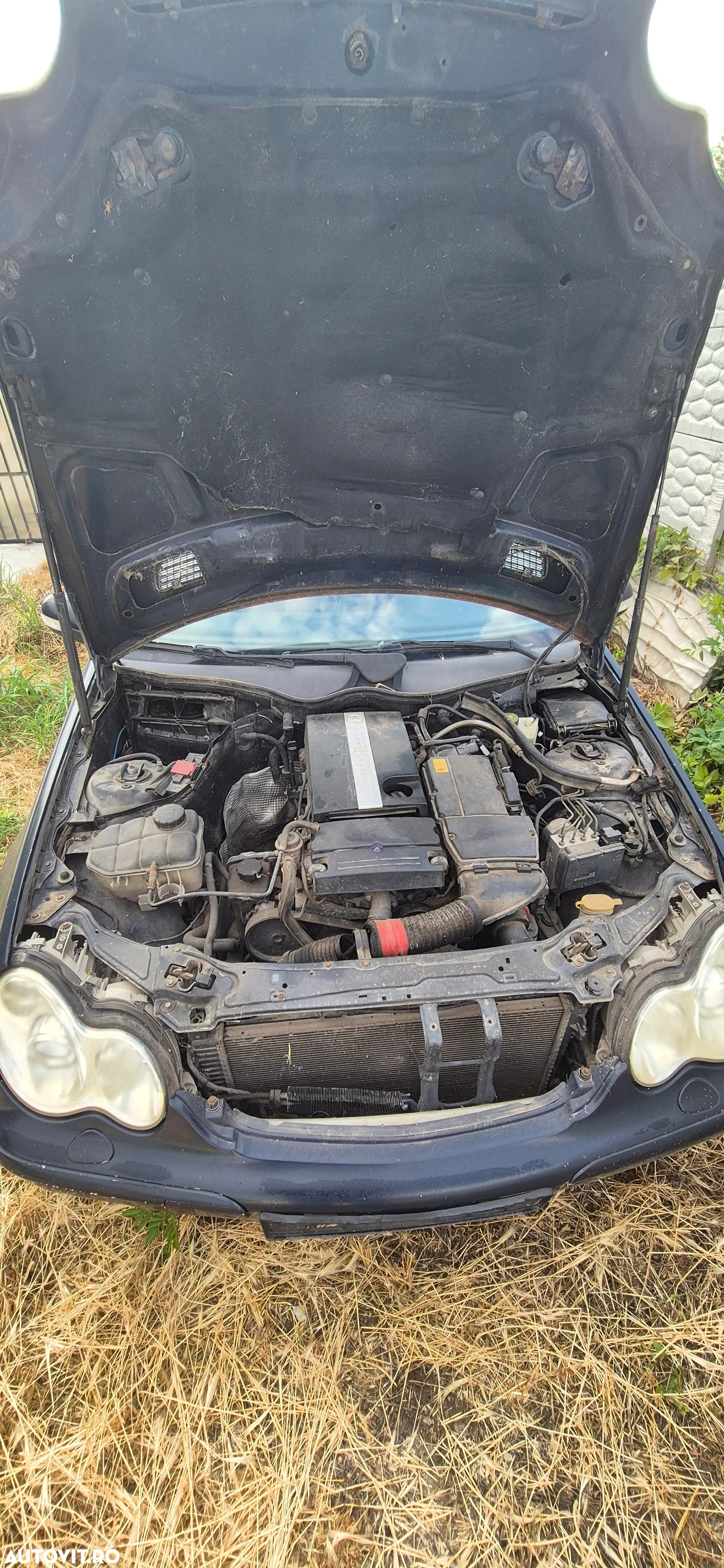 Dezmembrez Mercedes-Benz C180 Kompressor 2002 - 6