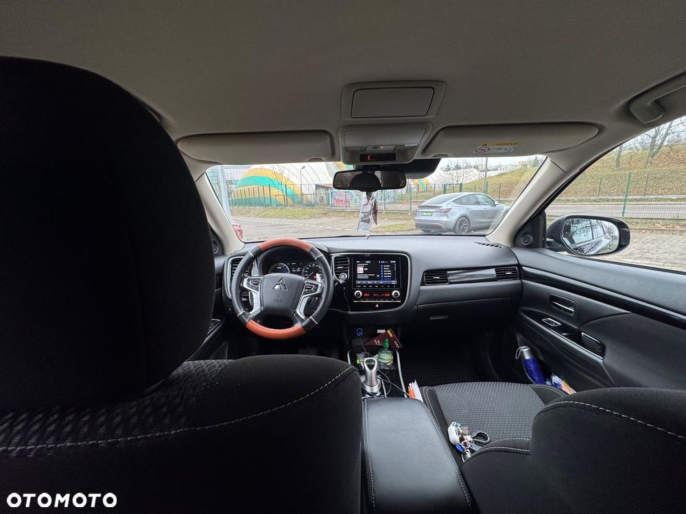 Mitsubishi Outlander - 25