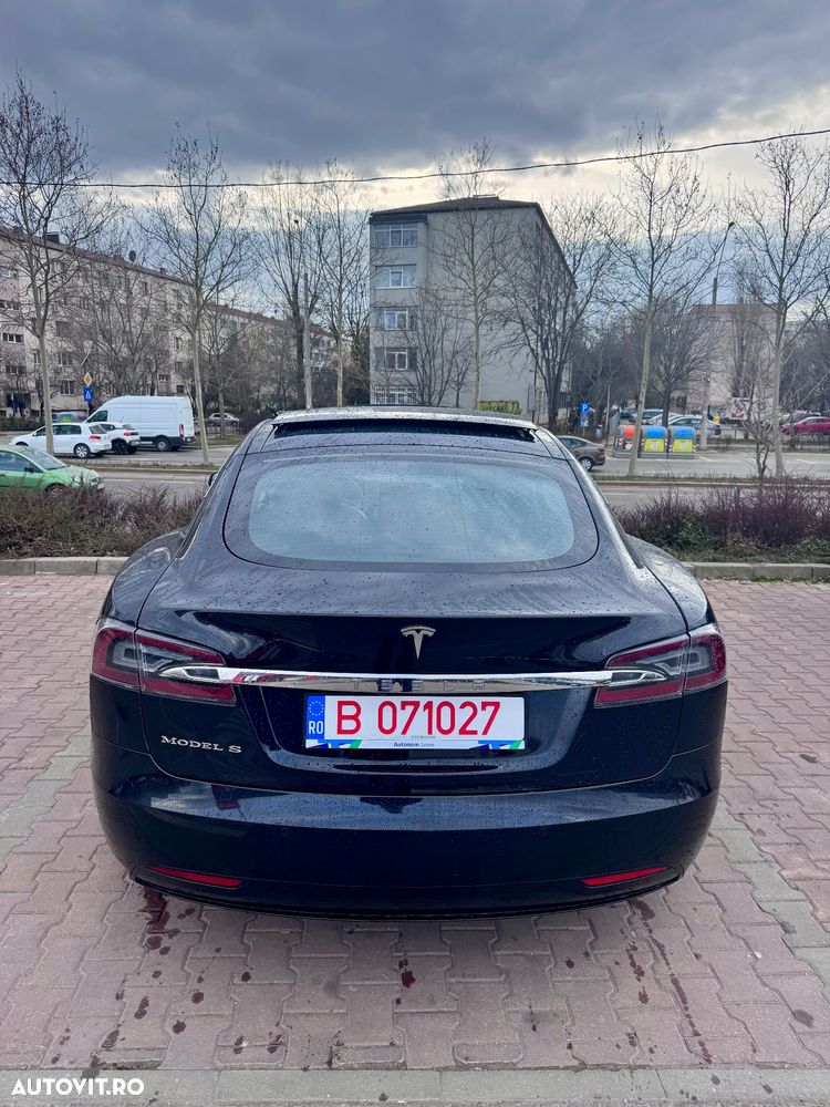 Tesla Model S - 5