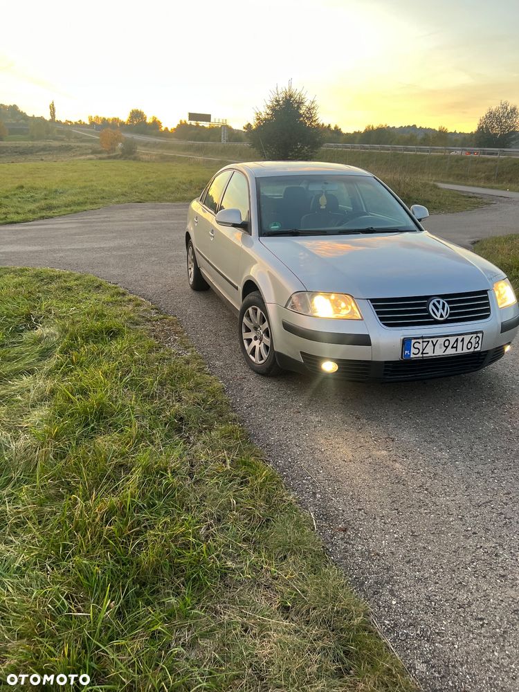 Volkswagen Passat 1.6 Basis - 2