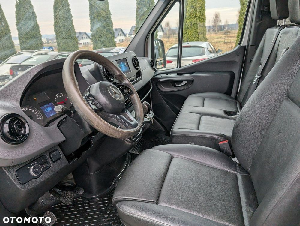Mercedes-Benz Sprinter - 12