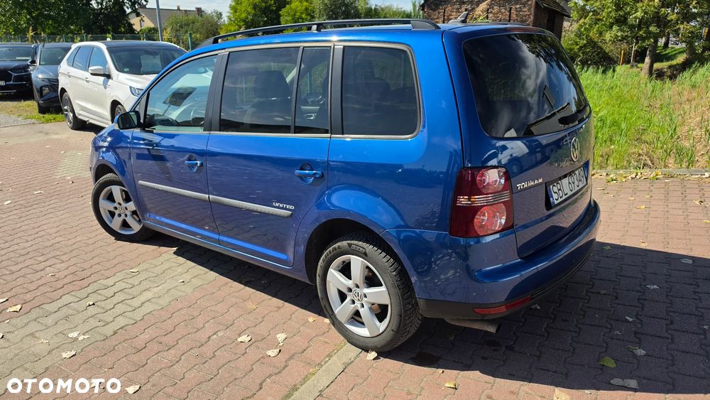 Volkswagen Touran 2.0 FSI Highline - 4