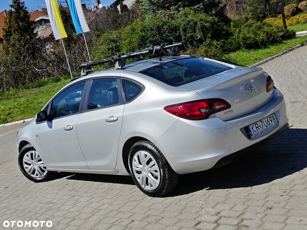 Opel Astra 1.6 Sport - 1