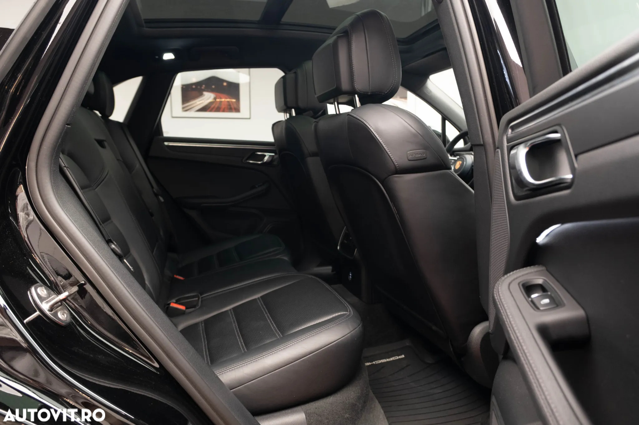 Porsche Macan T - 27