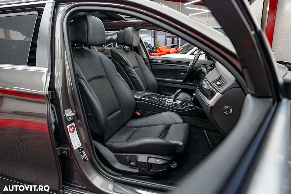 BMW Seria 5 525d Aut. Luxury Line - 13