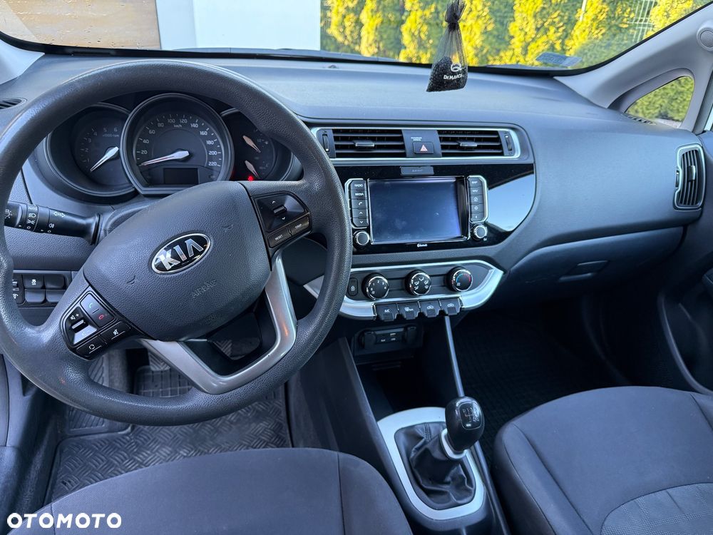 Kia Rio - 11
