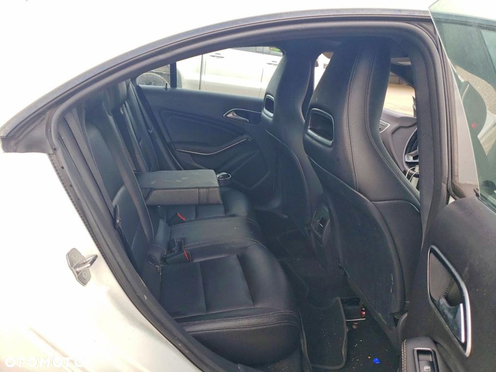 Mercedes-Benz CLA 250 4Matic 7G-DCT AMG Line - 10