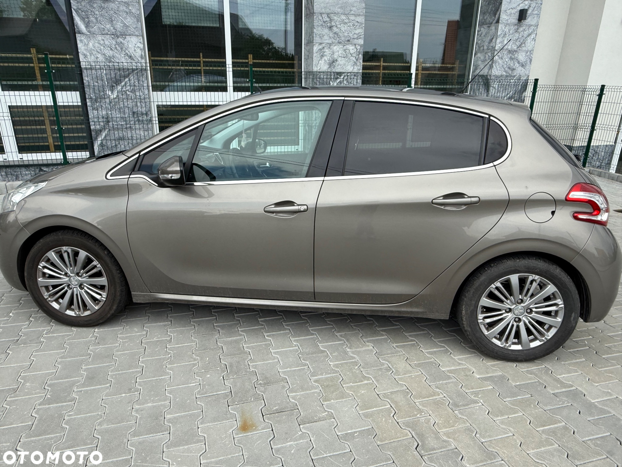 Peugeot 208 1.2 PureTech Allure - 2