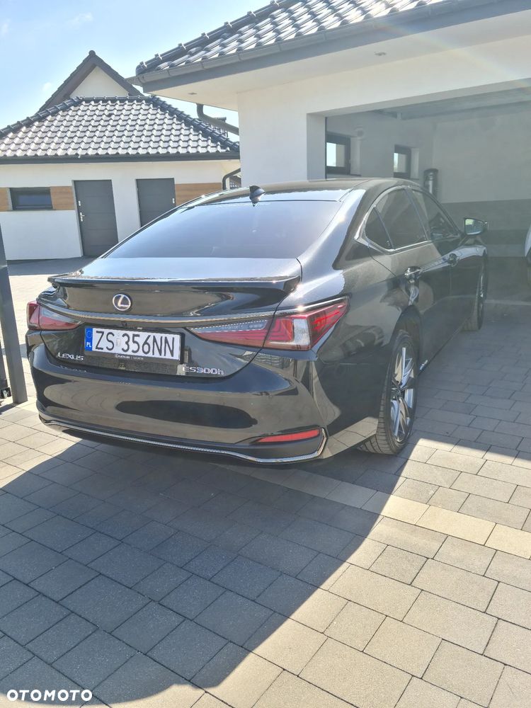 Lexus ES 300h F Sport Edition - 4