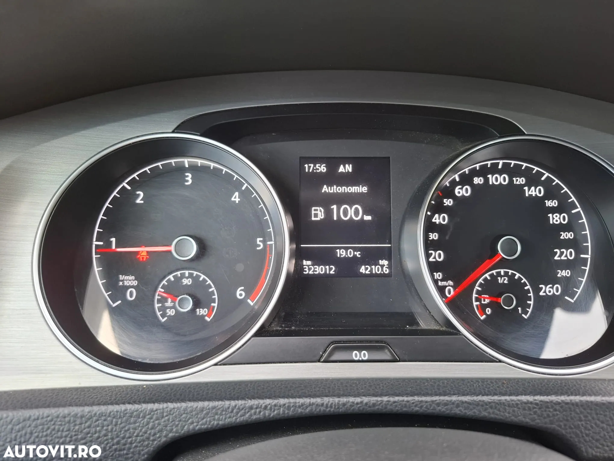 Volkswagen Golf 1.6 TDI BlueMotion Technology Comfortline - 22