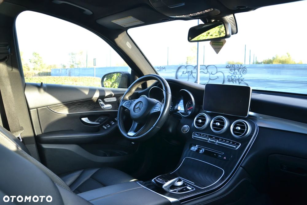 Mercedes-Benz GLC 300 4Matic 9G-TRONIC AMG Line - 20