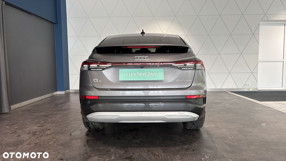 Audi Q4 e-tron - 5