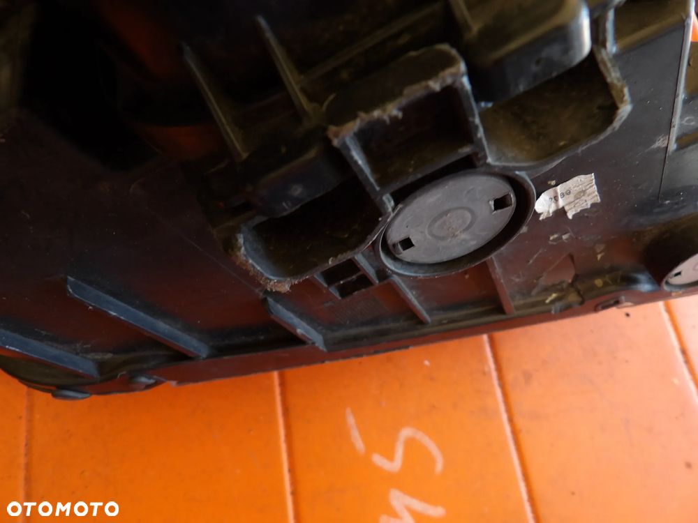 BMW - E90 - H7 - LIFT - PĘKNIĘTA OBUDOWA - LEWA LAMPA PRZEDNIA - UK - 7202575 - 8