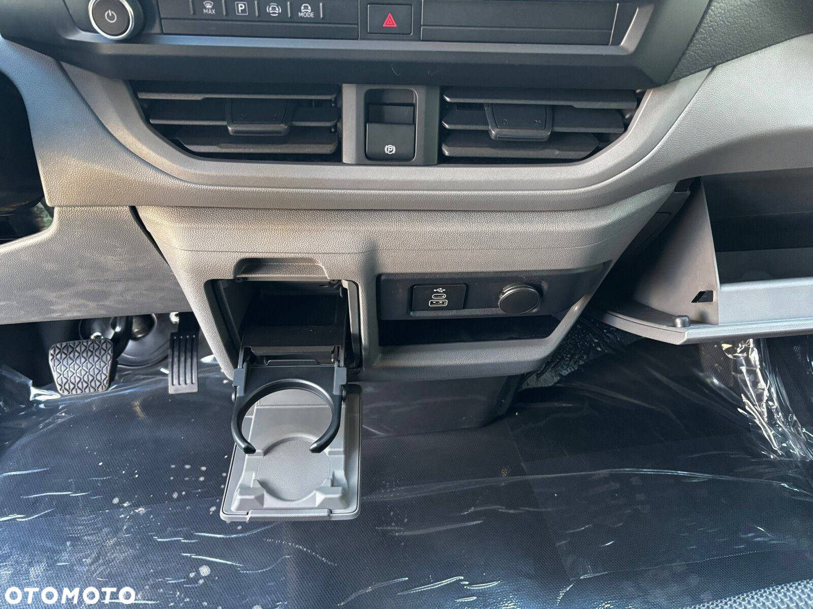 Volkswagen Transporter 2.0 TDI 150 KM 8-b automat. L1 - 30