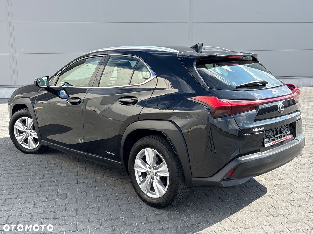 Lexus UX - 12