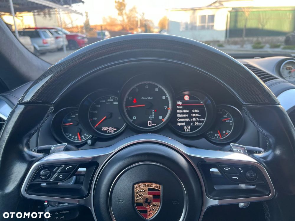 Porsche Cayenne Turbo - 16