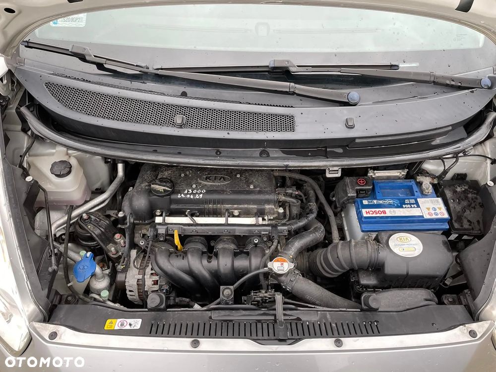 Kia Venga 1.6 L - 6