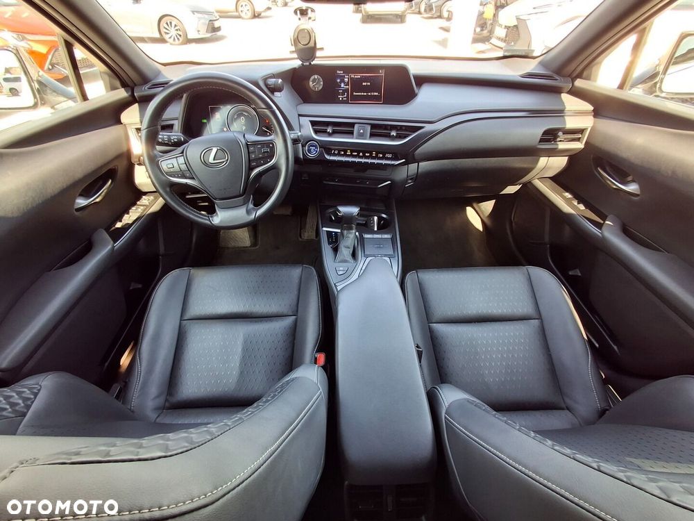 Lexus UX - 15