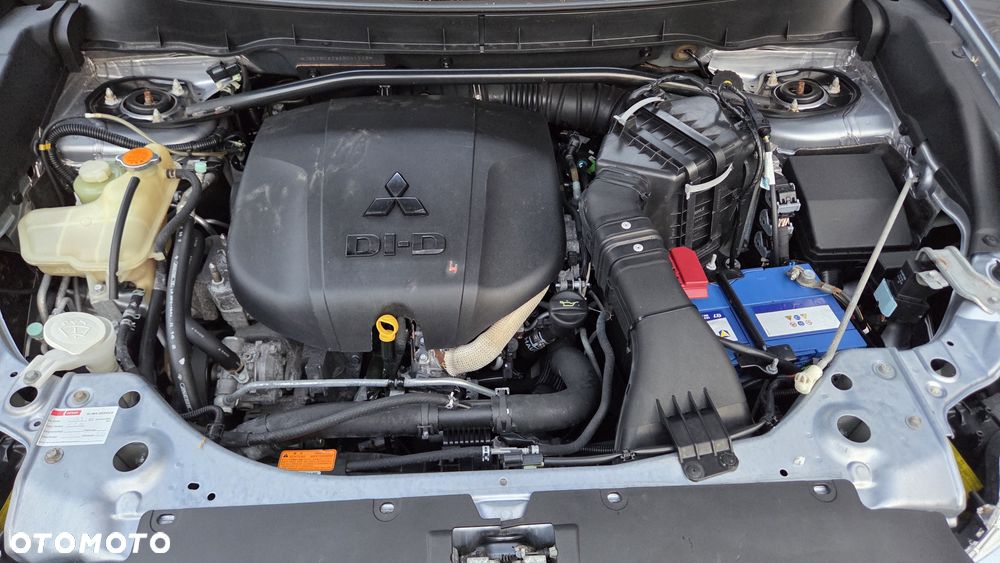 Mitsubishi Outlander - 10