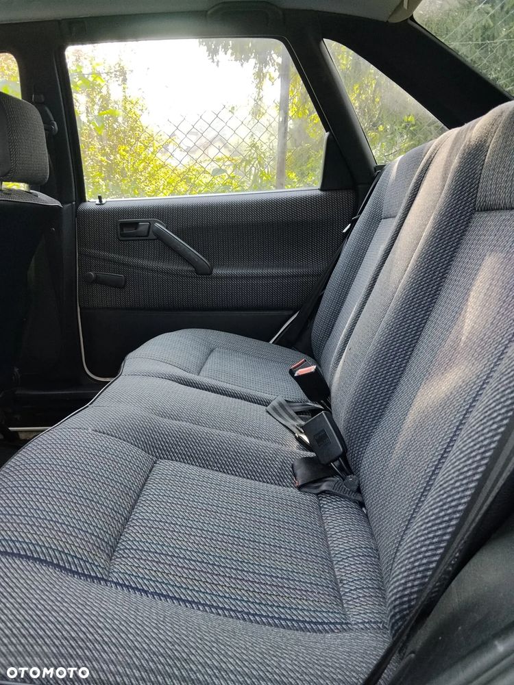 Volkswagen Passat 1.8 CL - 2