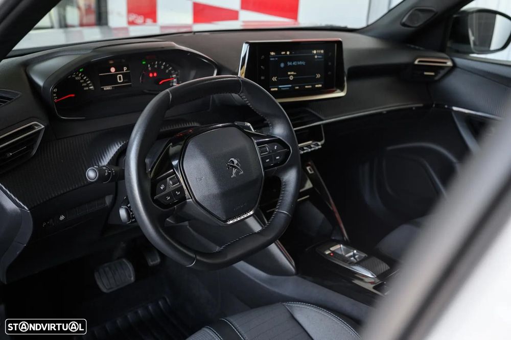 Peugeot 2008 1.2 PureTech Allure EAT8 - 26