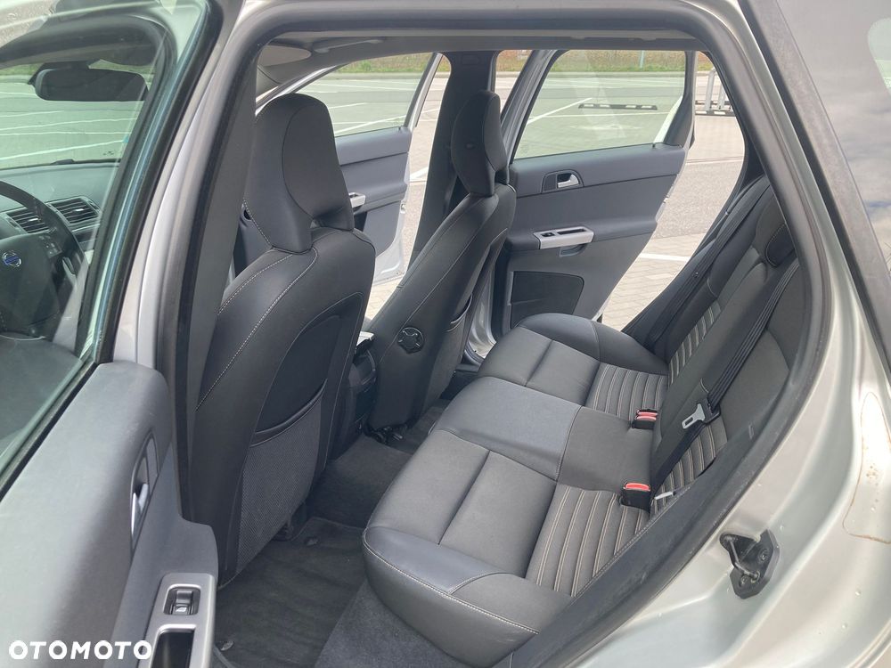 Volvo V50 1.8 - 13