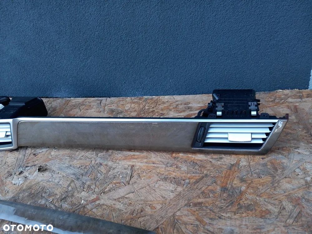 dekor konsoli dekory listwa kratka nawiewu środkowa mercedes w212 europa - 2