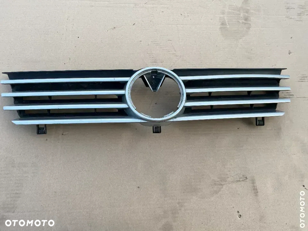 GRILL ATRAPA VW POLO 3 III 6N2