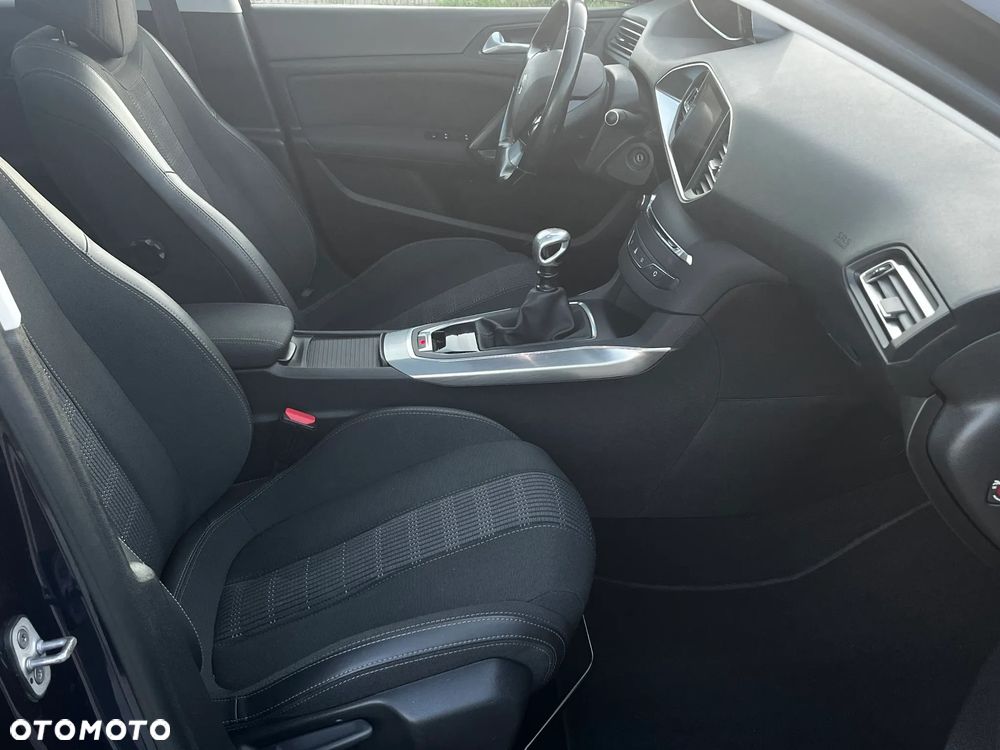 Peugeot 308 BlueHDi FAP 130 Stop & Start Allure Pack - 17