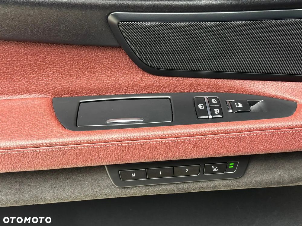 BMW Seria 7 750i L xDrive - 24