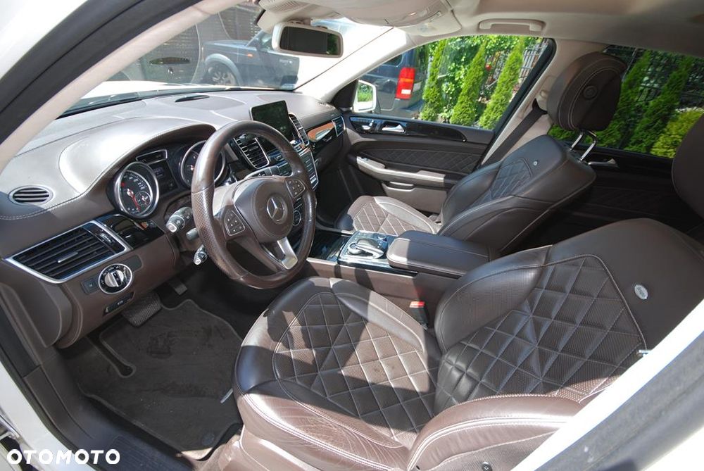 Mercedes-Benz GLS - 9