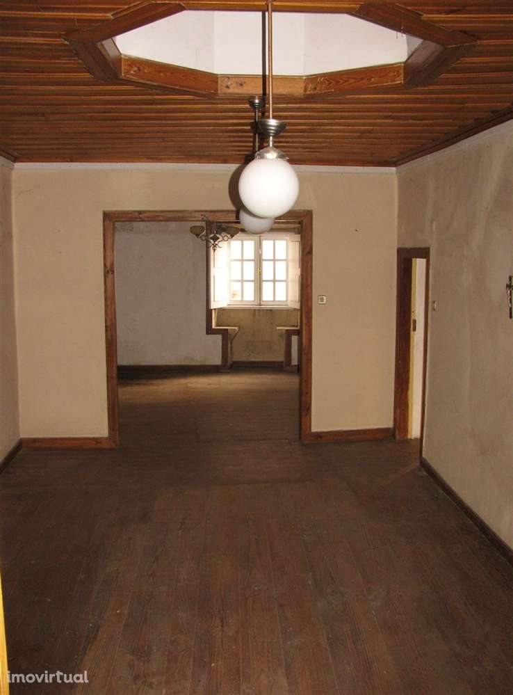 Prédio zona histórica Miranda do Douro - Grande imagem: 3/25