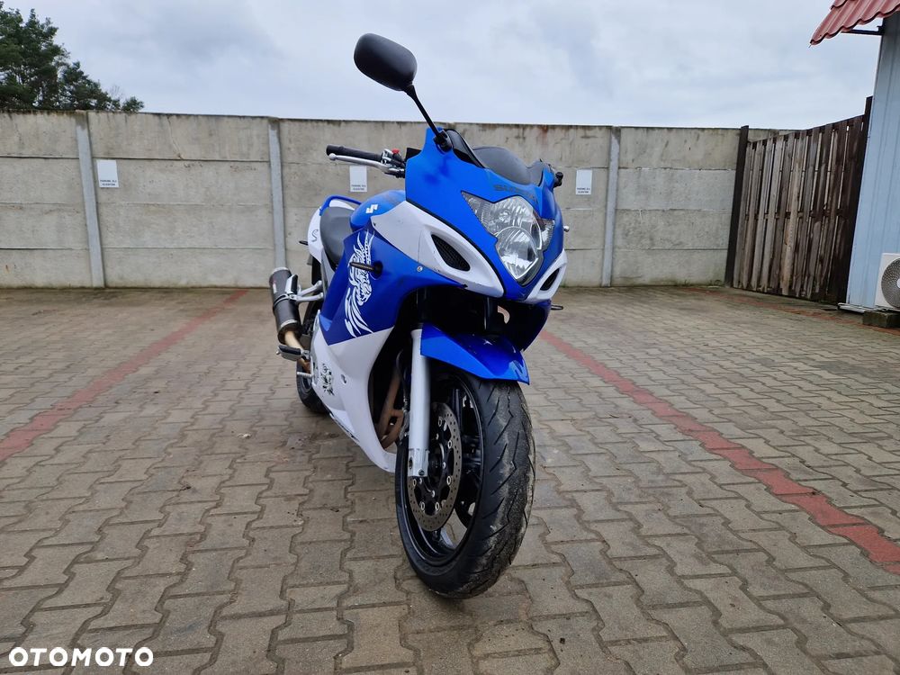 Suzuki GSX - 2