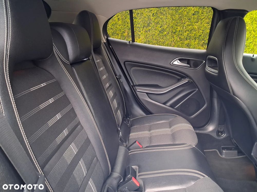 Mercedes-Benz GLA 180 AMG Line - 20