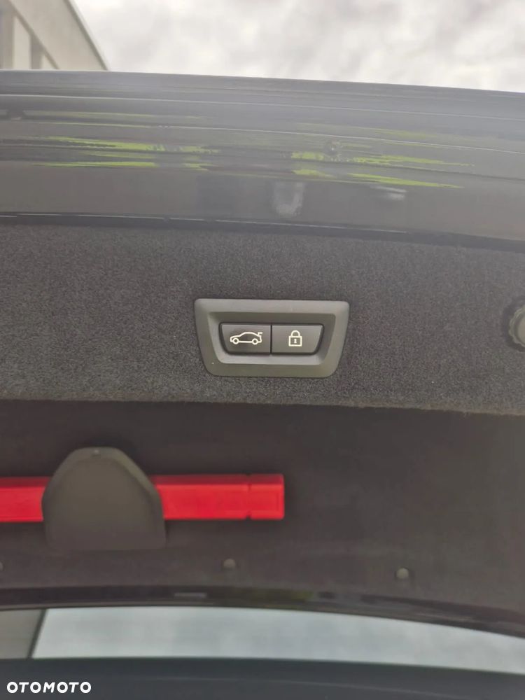 BMW Seria 7 750Li xDrive - 15