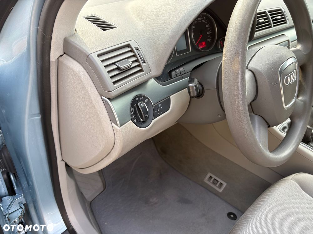 Audi A4 Limousine 1.6 - 22