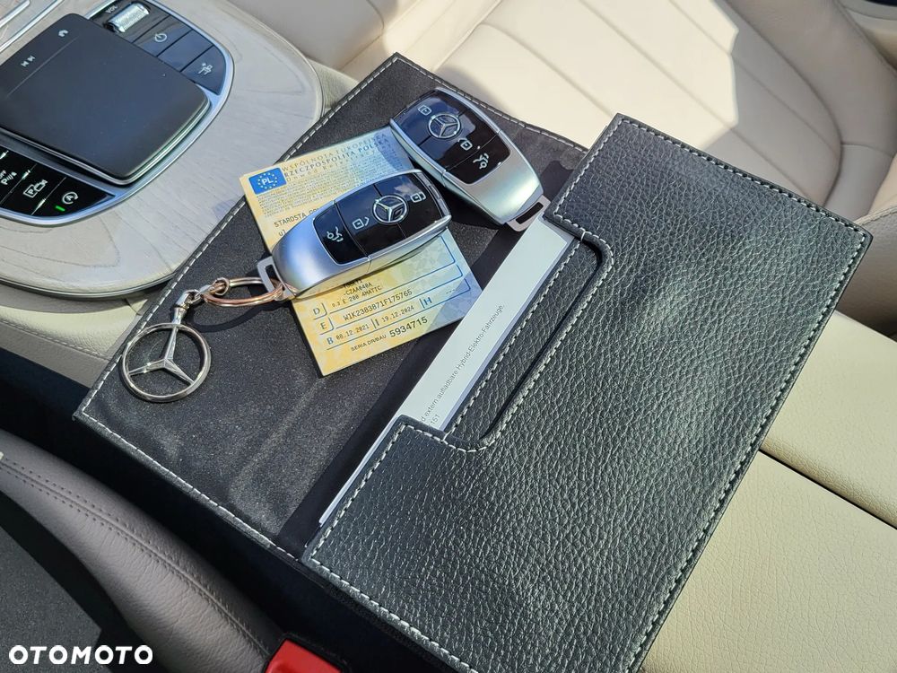 Mercedes-Benz Klasa E 200 Coupe 4-Matic 9G-TRONIC - 27
